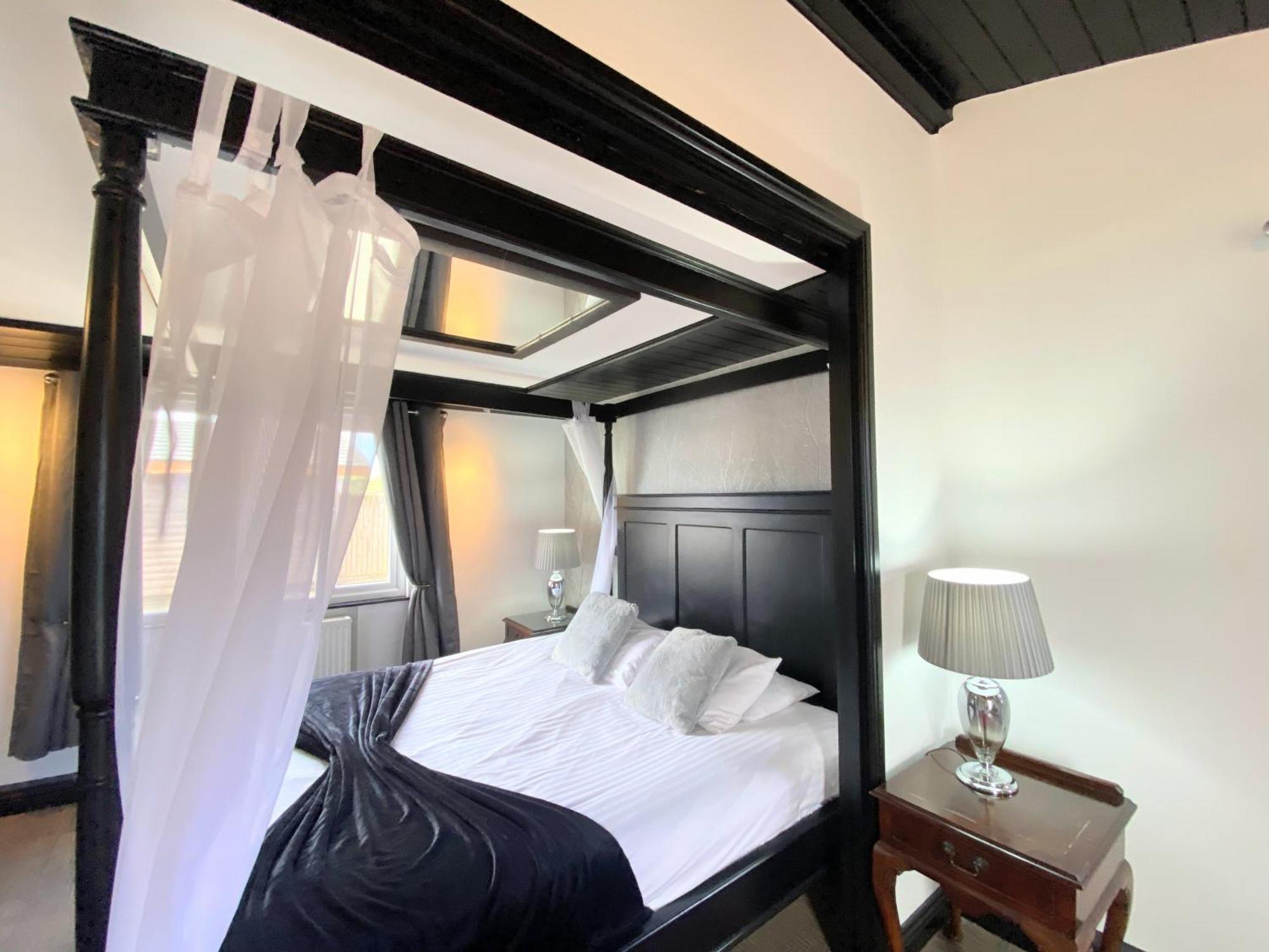 Villa Ochil 9 With Private Hot Tub - Fife - Loch Leven - Lomond Hills - Pet Friendly Kelty Exterior foto